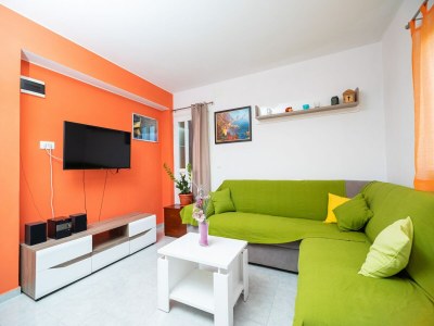 Holiday house Olive's Garden House - Three Bedroom Holiday Home with Terrace and Sea View - Features photo 6