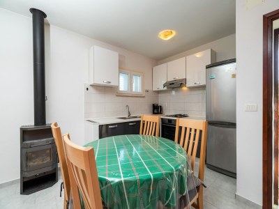 Holiday house Olive's Garden House - Three Bedroom Holiday Home with Terrace and Sea View - Features photo 10