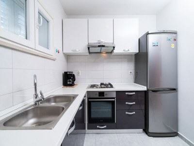 Holiday house Olive's Garden House - Three Bedroom Holiday Home with Terrace and Sea View - Features photo 12