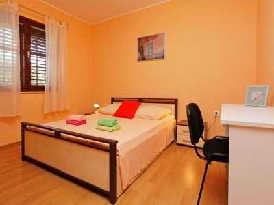 Holiday house Olive's Garden House - Three Bedroom Holiday Home with Terrace and Sea View - Features photo 17