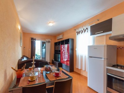 Apartment Apartments Karen - Two Bedroom Apartment with Balcony (A1) - Features photo 6