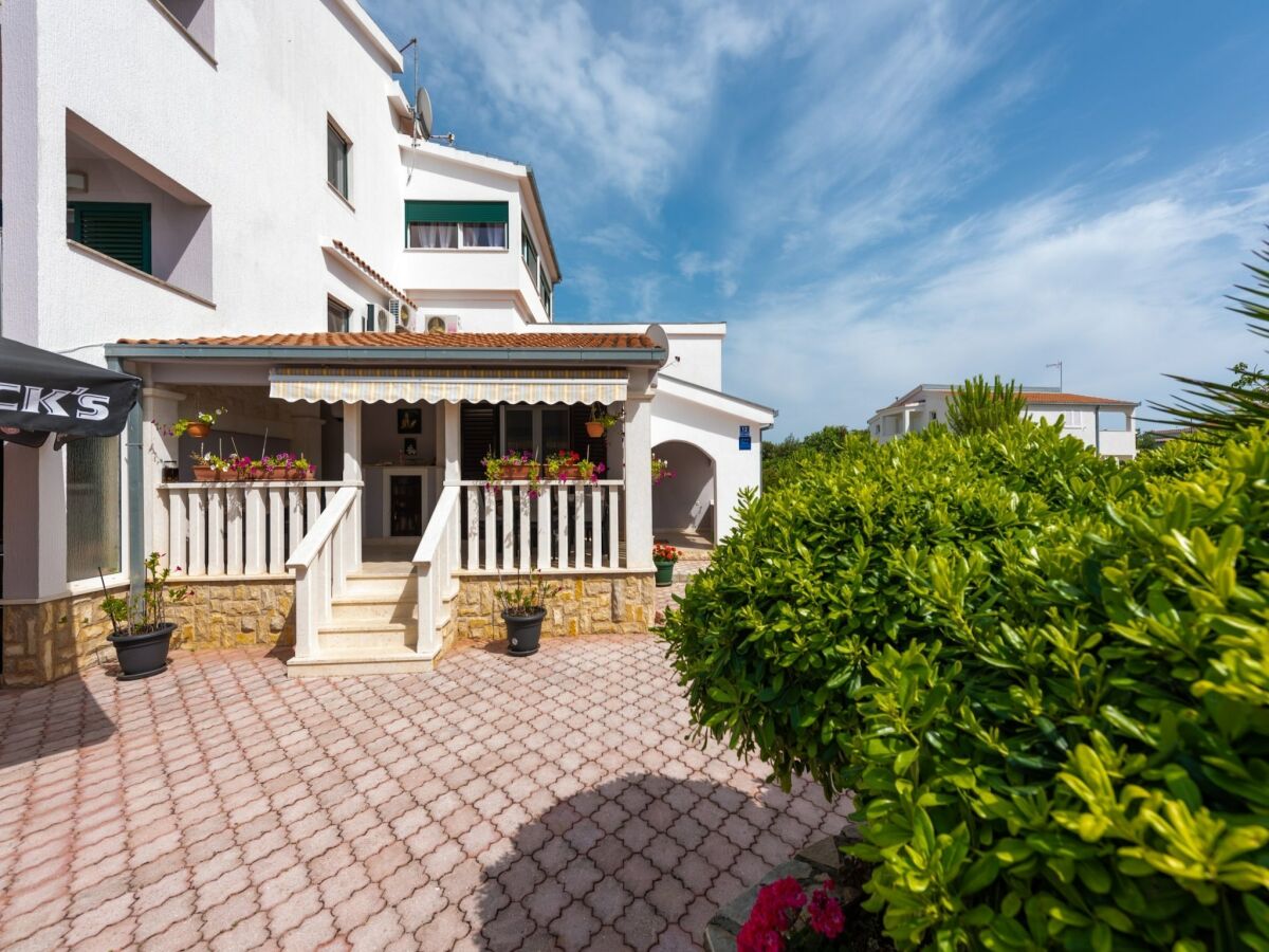 Apartment Apartments Karen - Standard One Bedroom Apartment with Balcony (A3) - Outdoor photo 3