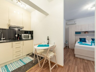 Apartment Apartments Palma -Studio with Balcony  and Sea View( Mali ) - Features photo 17