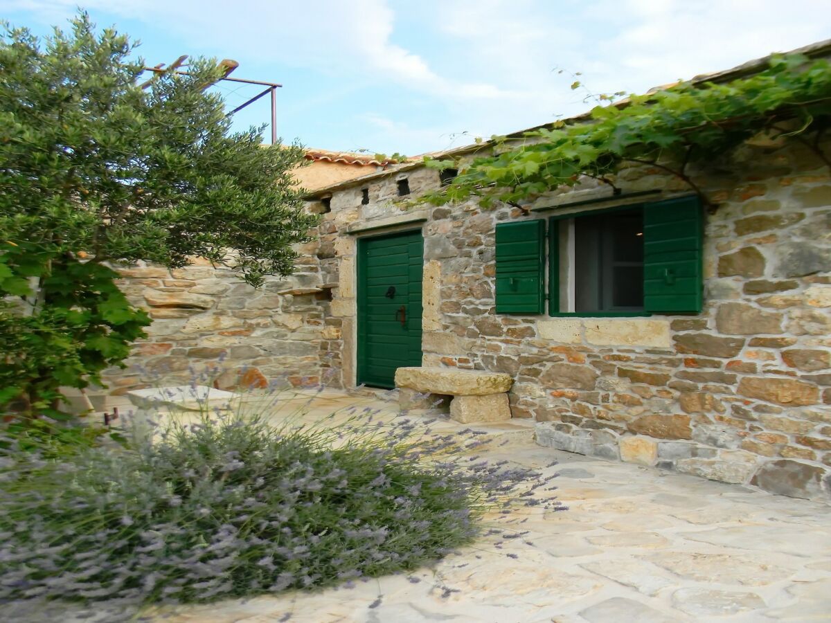 Holiday house Lavender Cottage-Two Bedroom  Holiday Cottage  with Terrace - Outdoor photo 2