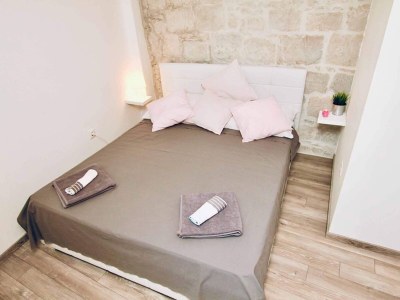 Apartment Dalmatian White Shell Apartment- Two Bedroom Apartment - Features photo 12