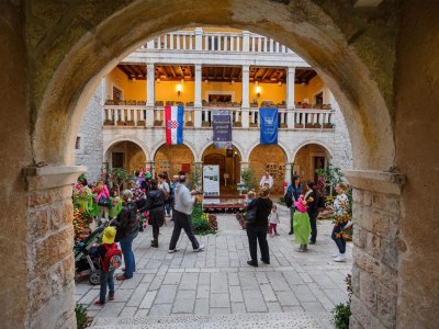 Apartment Dalmatian White Shell Apartment- Two Bedroom Apartment - Outdoor photo 25