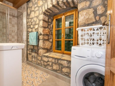 Villa Villa Lazini Dvori - Two Bedroom Stone House Villa with Private Pool - Features photo 18