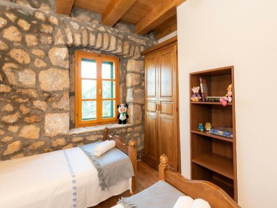 Villa Villa Lazini Dvori - Two Bedroom Stone House Villa with Private Pool - Features photo 23