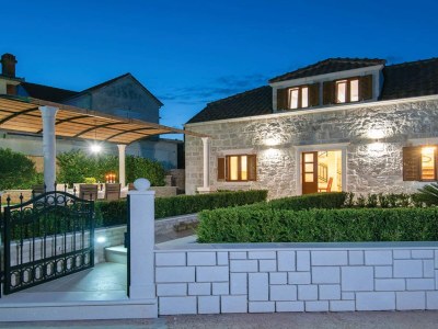 Holiday house Holiday Home Lovište-Three Bedroom Holiday Home with Pool and  Sea View - Outdoor photo 2