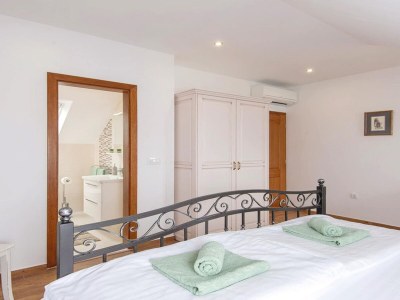 Holiday house Holiday Home Lovište-Three Bedroom Holiday Home with Pool and  Sea View - Features photo 8