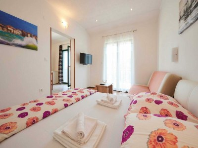 Apartment Apartments Vujina - Premium Studio Apartment with Terrace 1 (Petra) - Features photo 5