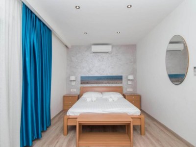 Apartment Apartments Antonio - Comfort One-Bedroom Apartment with Balcony and Sea View - 4 - Features photo 6