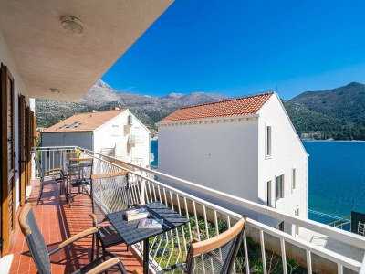 Apartment Apartment Bobić- Three Bedroom Apartment with Balcony and Sea View in Šipan - Apartment