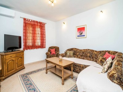 Apartment Apartment Bobić- Three Bedroom Apartment with Balcony and Sea View - Features photo 14