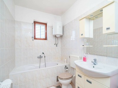 Apartment Apartment Bobić- Three Bedroom Apartment with Balcony and Sea View - Features photo 18