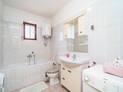 Apartment Apartment Bobić- Three Bedroom Apartment with Balcony and Sea View - Features photo 22