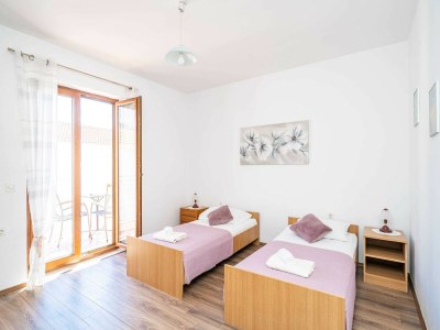 Apartment Apartment Bobić- Three Bedroom Apartment with Balcony and Sea View - Features photo 28