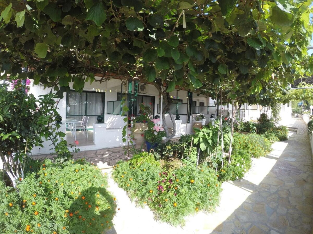 Apartment Cosy holiday home in Benitses with outdoor pool - Outdoor photo 2