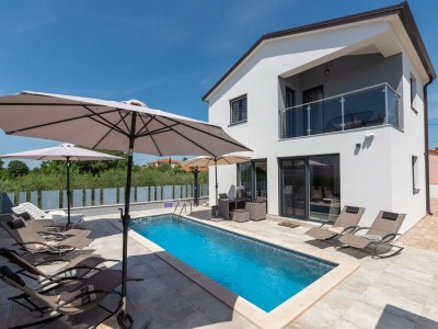 Villa Villa Galeria in Žbandaj - Villa