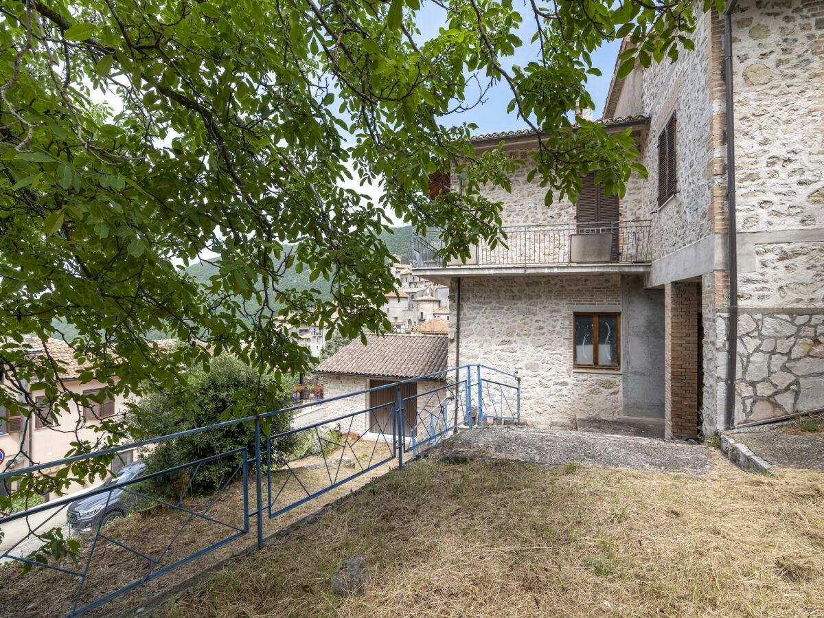 Apartment Einladendes Apartment in Umbrien mit Garten - Outdoor photo 5