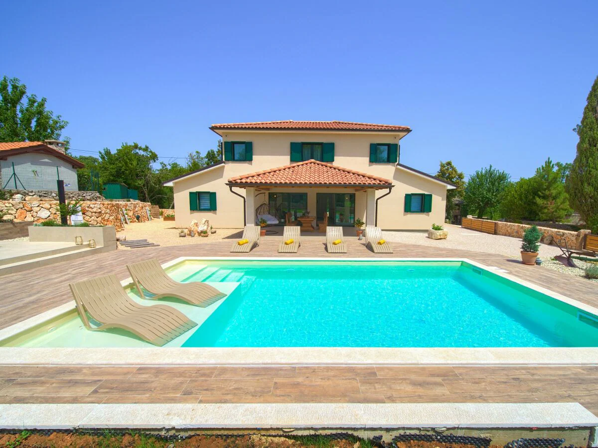 Villa Green Pearl with heated pool