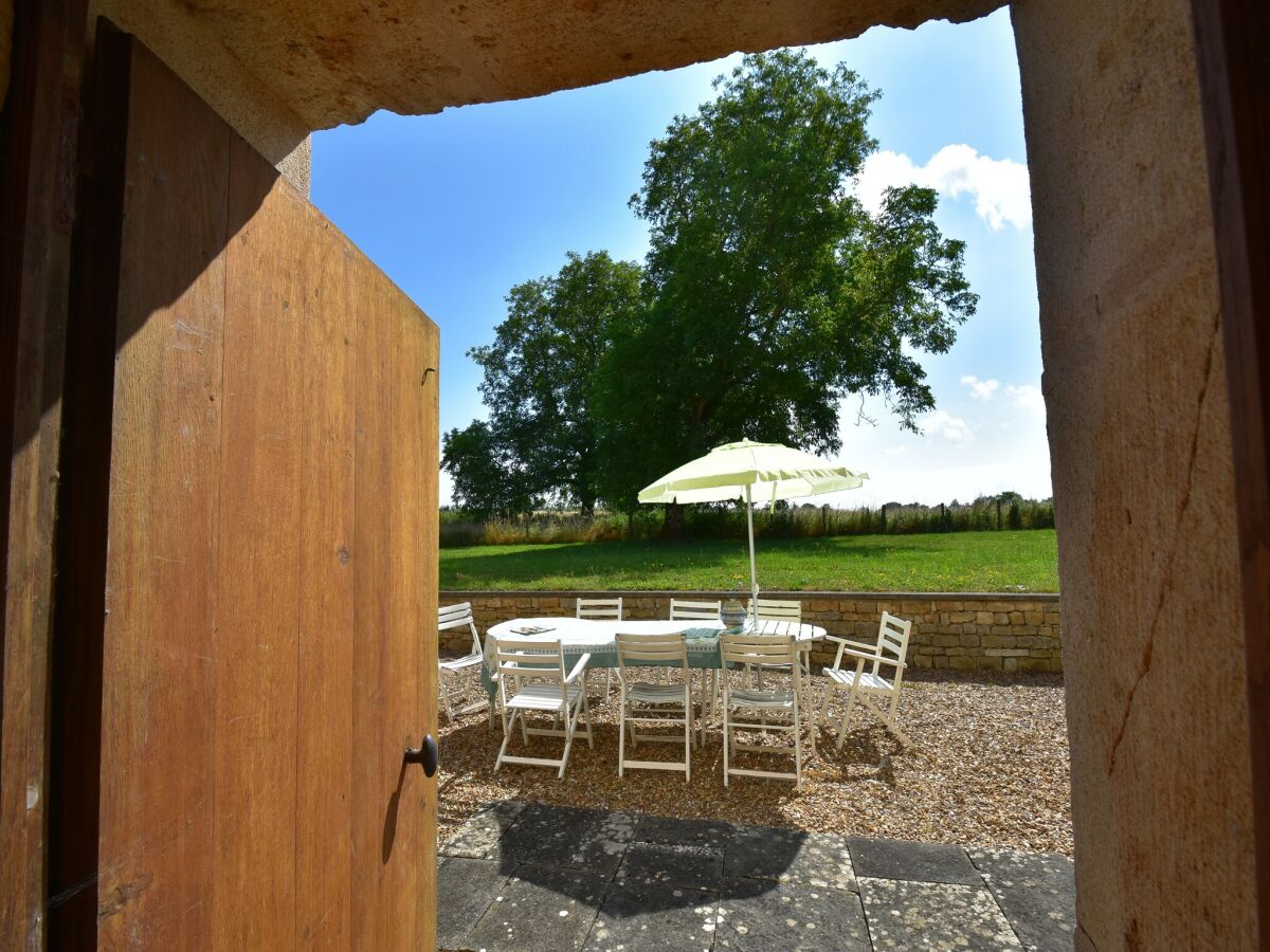 Cottage Mansion in Burgundy near Morvan Natural Park - Outdoor photo 2