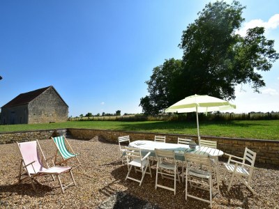 Cottage Mansion in Burgundy near Morvan Natural Park - Outdoor photo 6