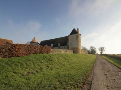 Cottage Mansion in Burgundy near Morvan Natural Park - Outdoor photo 9