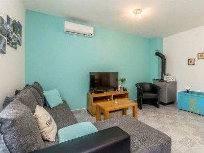 Holiday house Franolic with swimming pool - Features photo 23