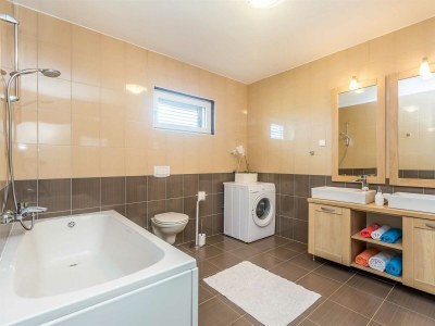 Holiday house Franolic with swimming pool - Features photo 34