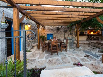 Holiday house MAREVIC with pool - Outdoor photo 5