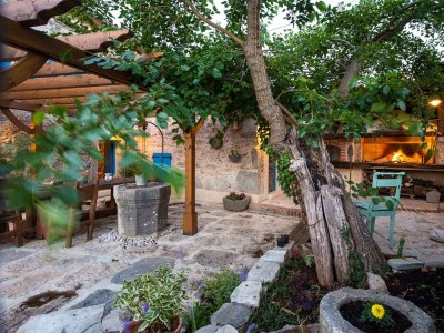 Holiday house MAREVIC with pool - Outdoor photo 8