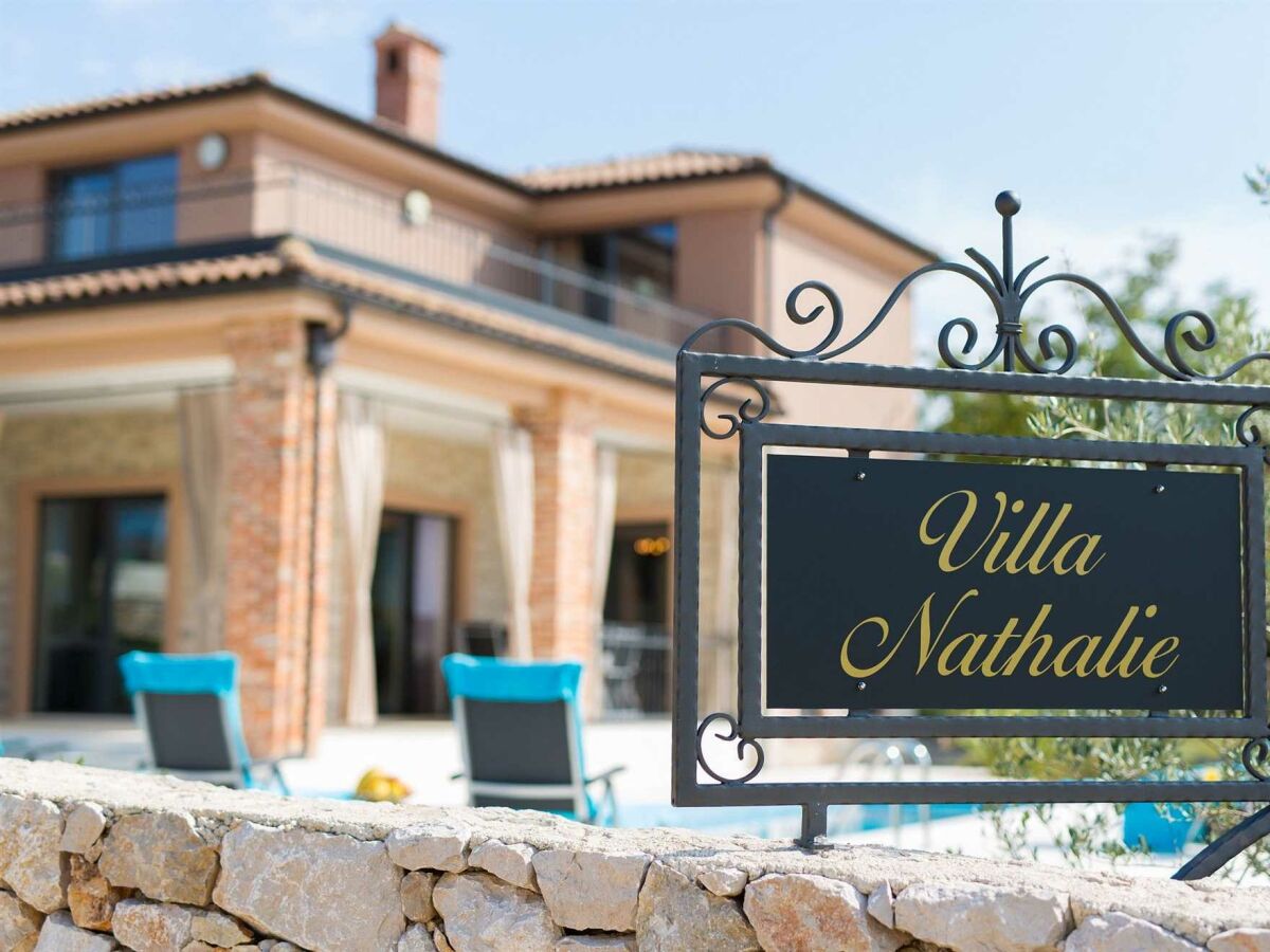 Villa NATHALIE with private pool, jacuzzi and outdoor sauna - Outdoor photo 2