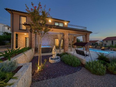 Villa NATHALIE with private pool, jacuzzi and outdoor sauna - Outdoor photo 8