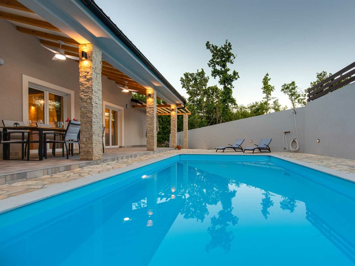 Holiday house Sandrina with a heated pool - Outdoor photo 3