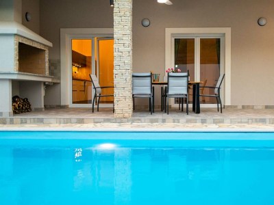 Holiday house Sandrina with a heated pool - Outdoor photo 5