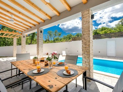 Holiday house Sandrina with a heated pool - Outdoor photo 7