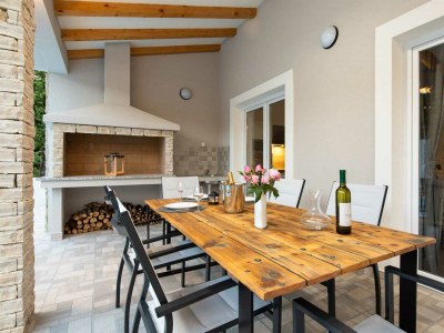 Holiday house Sandrina with a heated pool - Outdoor photo 8