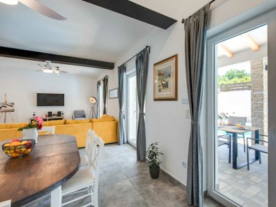 Holiday house Sandrina with a heated pool - Features photo 14