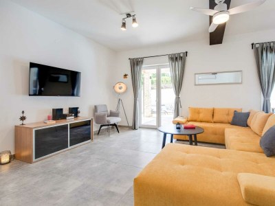 Holiday house Sandrina with a heated pool - Features photo 16