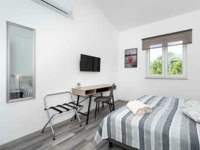 Holiday house Sandrina with a heated pool - Features photo 33