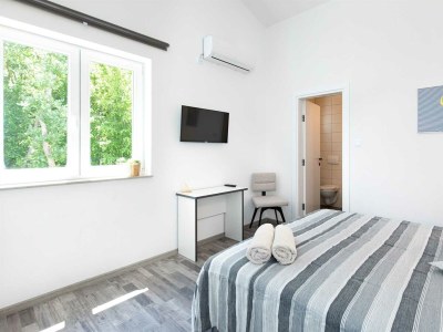 Holiday house Sandrina with a heated pool - Features photo 37