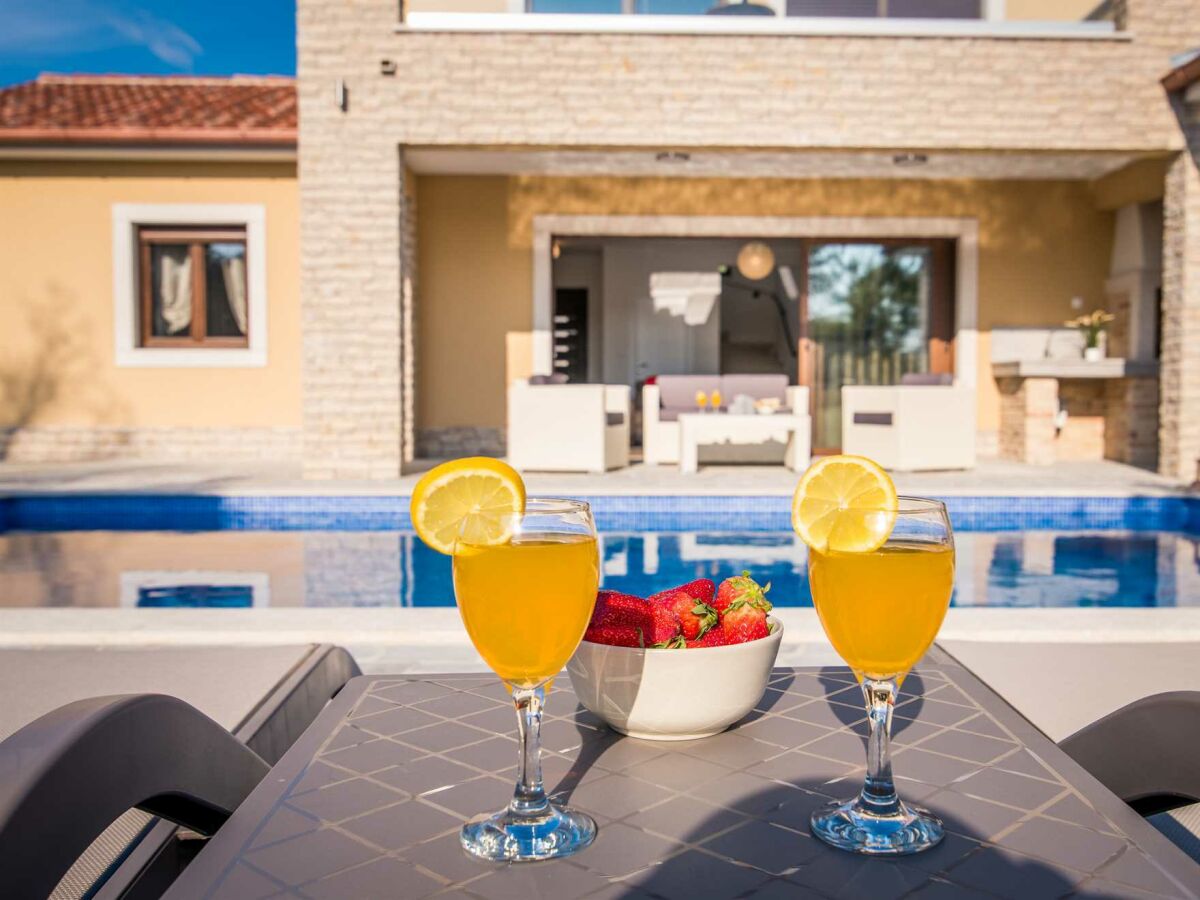 Villa Laura with a private pool - Outdoor photo 4