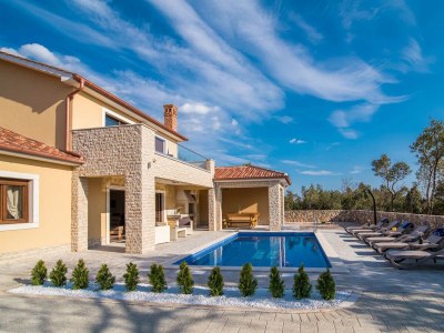 Villa Laura with a private pool in Pinezići - Villa