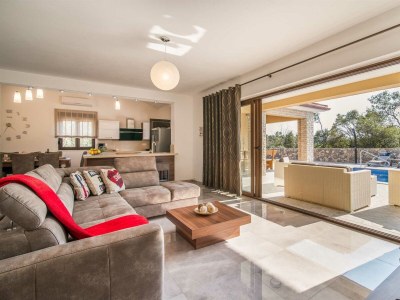 Villa Laura with a private pool - Features photo 26