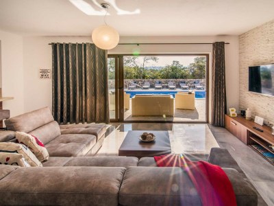 Villa Laura with a private pool - Features photo 27