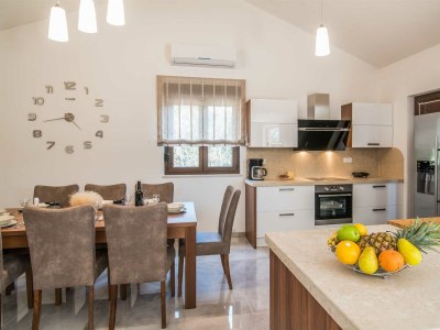 Villa Laura with a private pool - Features photo 30