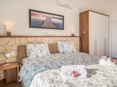 Villa Laura with a private pool - Features photo 42