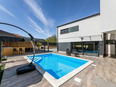 Villa George with heated pool - Outdoor photo 4