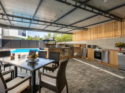 Villa George with heated pool - Outdoor photo 5